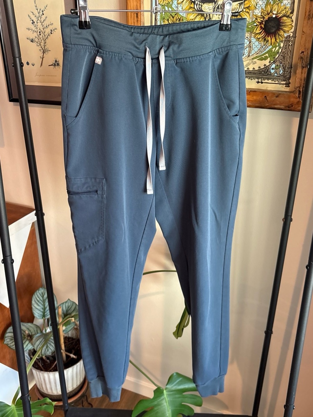 Women’s FIGS Drawstring Jogger Scrub pants